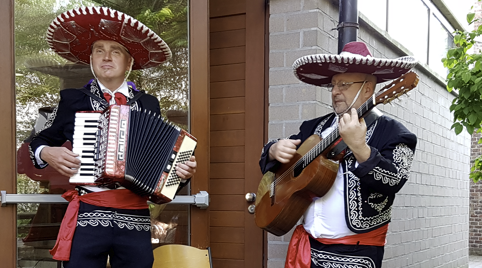 Muzikale omlijsting voor bij de receptie